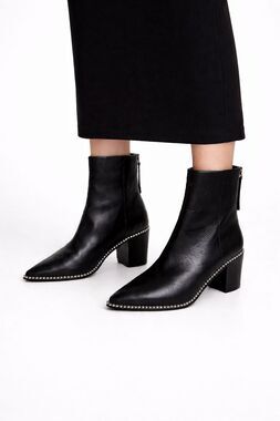 Steve Madden Aquarius Black Studded Leather Boots Pointed Toe 8M